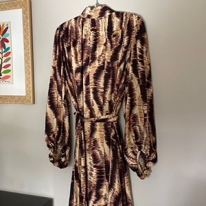 Brand new dress. Cool pattern!